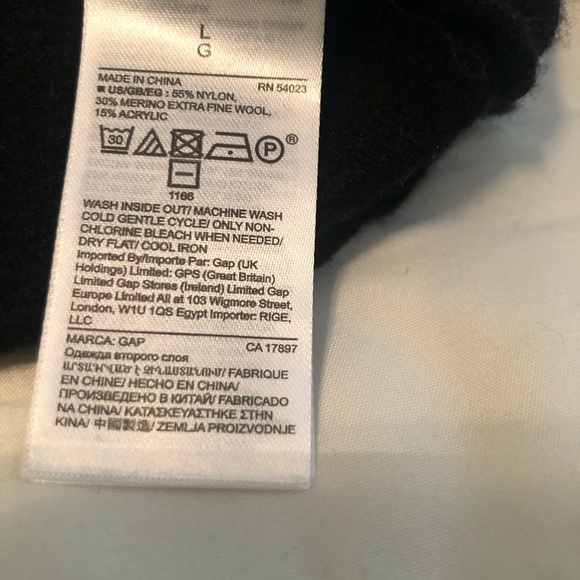 GAP Black V-neck Sweater - Picture 6 of 6